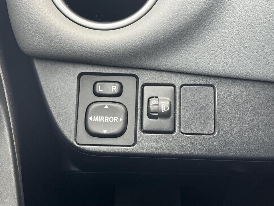 Toyota Yaris 1,0 VVT-i T2 5d