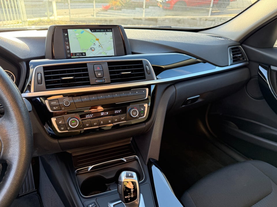 BMW 320i 2,0 Touring Advantage aut. 5d