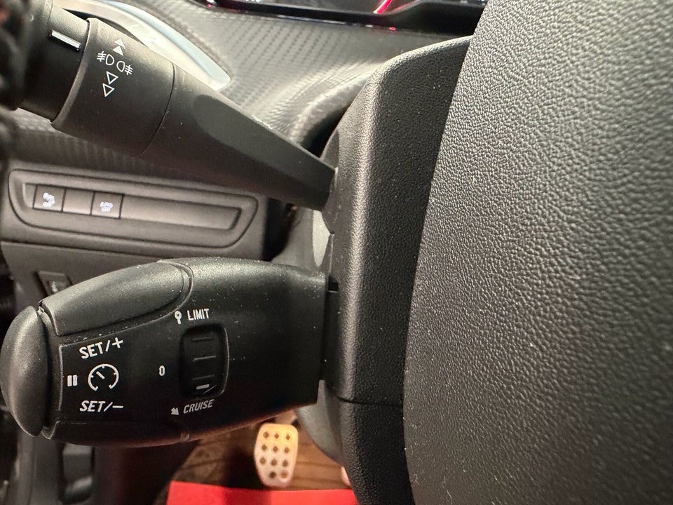 Peugeot 2008 1,6 BlueHDi 120 GT Line Sky 5d