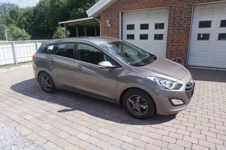 Hyundai i30 1,6 GDi Style CW aut. 5d