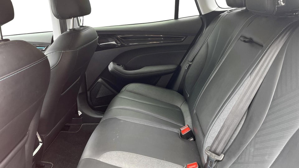 MG MG5 61 Luxury 5d