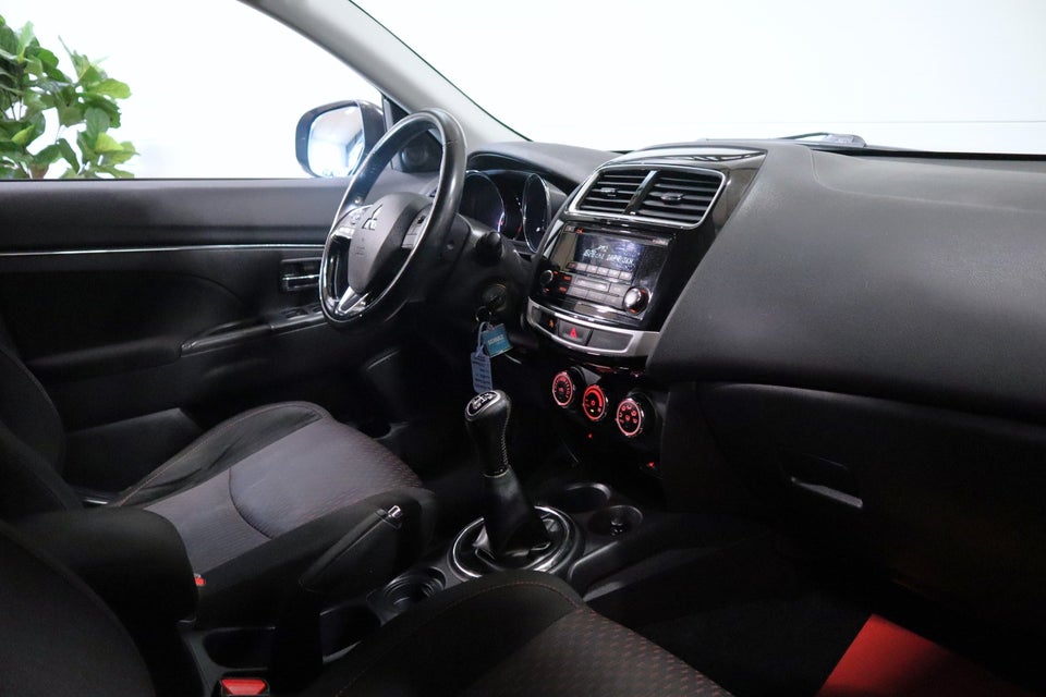 Mitsubishi ASX 1,6 Invite 5d