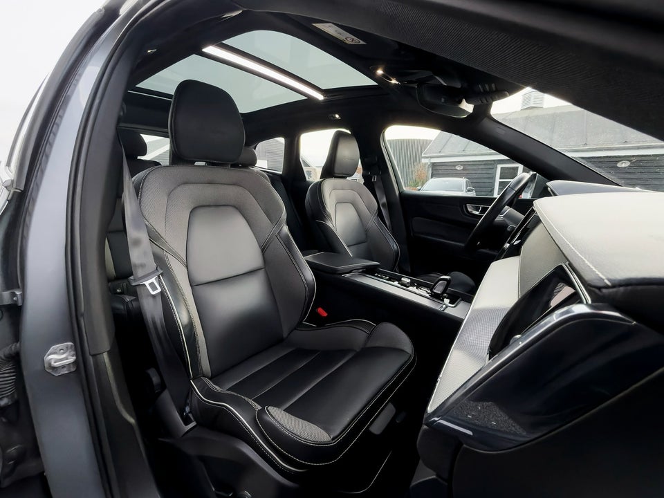 Volvo XC60 2,0 T8 390 R-Design aut. AWD 5d