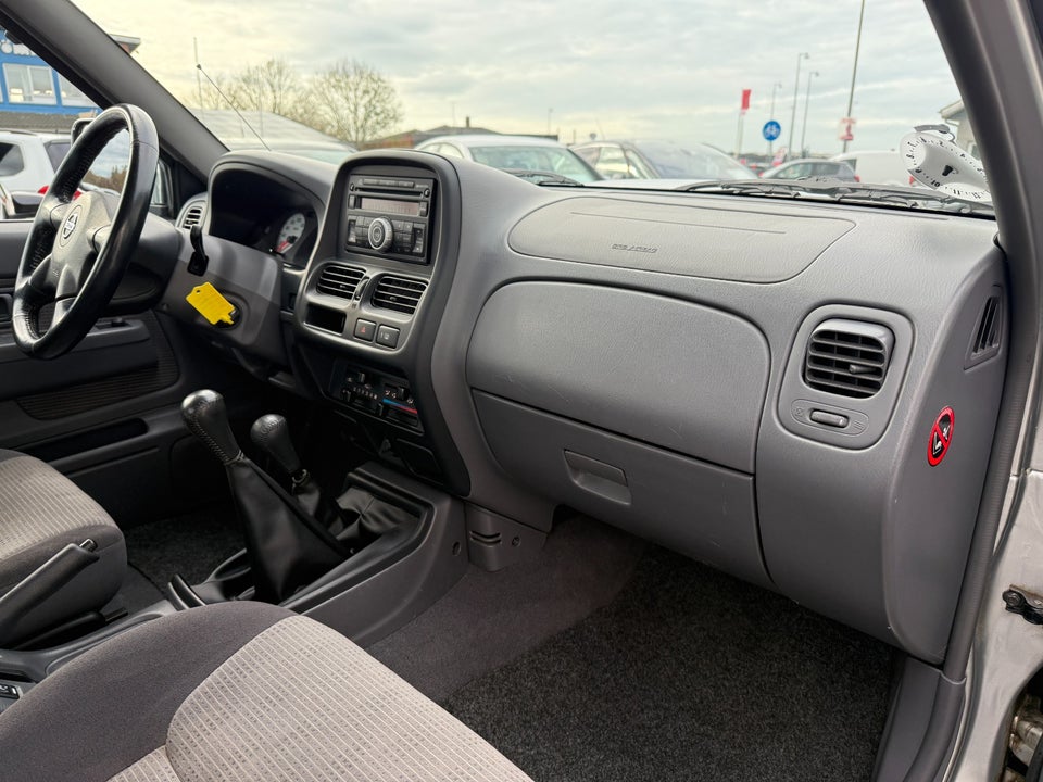 Nissan NP300 2,5 dCi 133 King Cab Comfort+ 4x4 2d