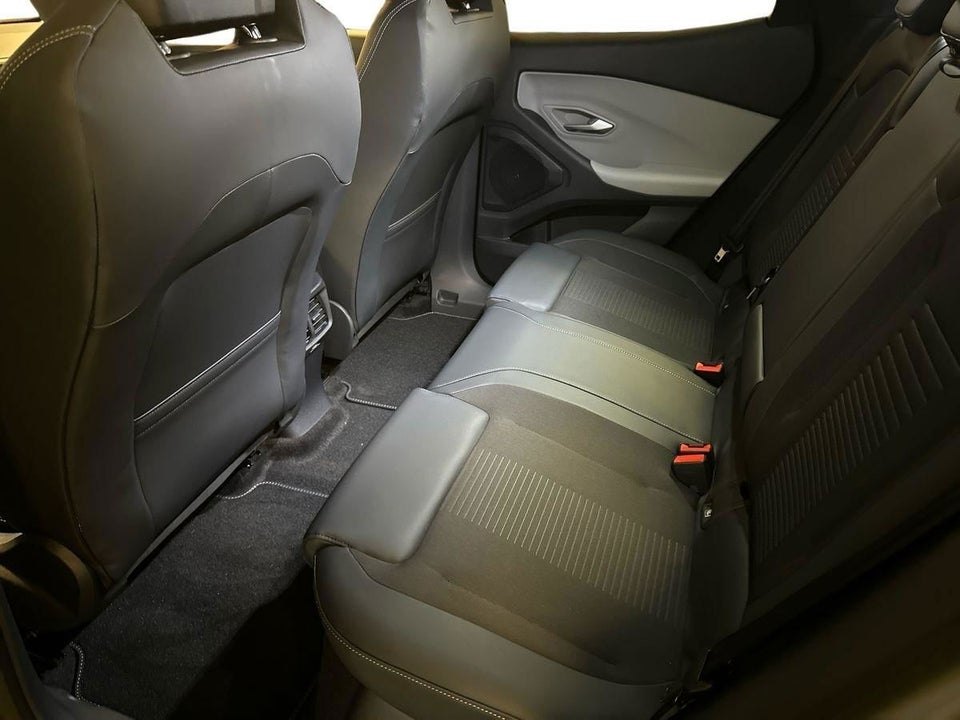 Ford Capri 82 Select Extended Range 5d