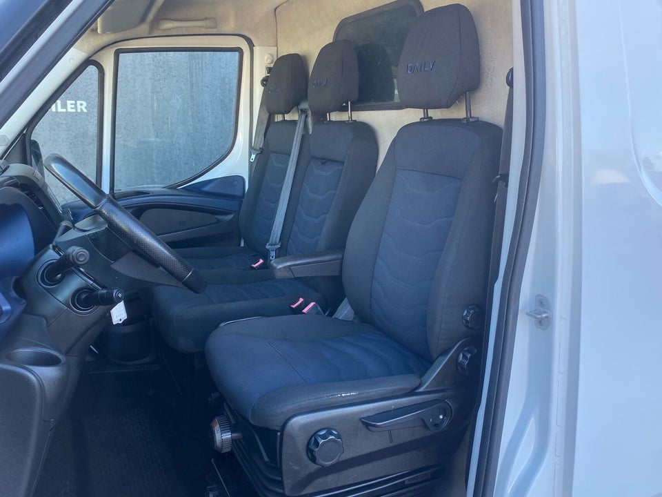 Iveco Daily 2,3 35S16 12m³ Van AG8