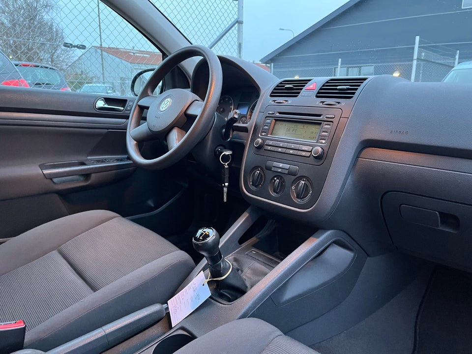 VW Golf V 1,6 FSi Trendline 5d