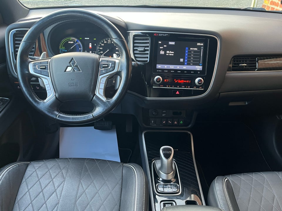 Mitsubishi Outlander 2,4 PHEV Instyle CVT 4WD 5d