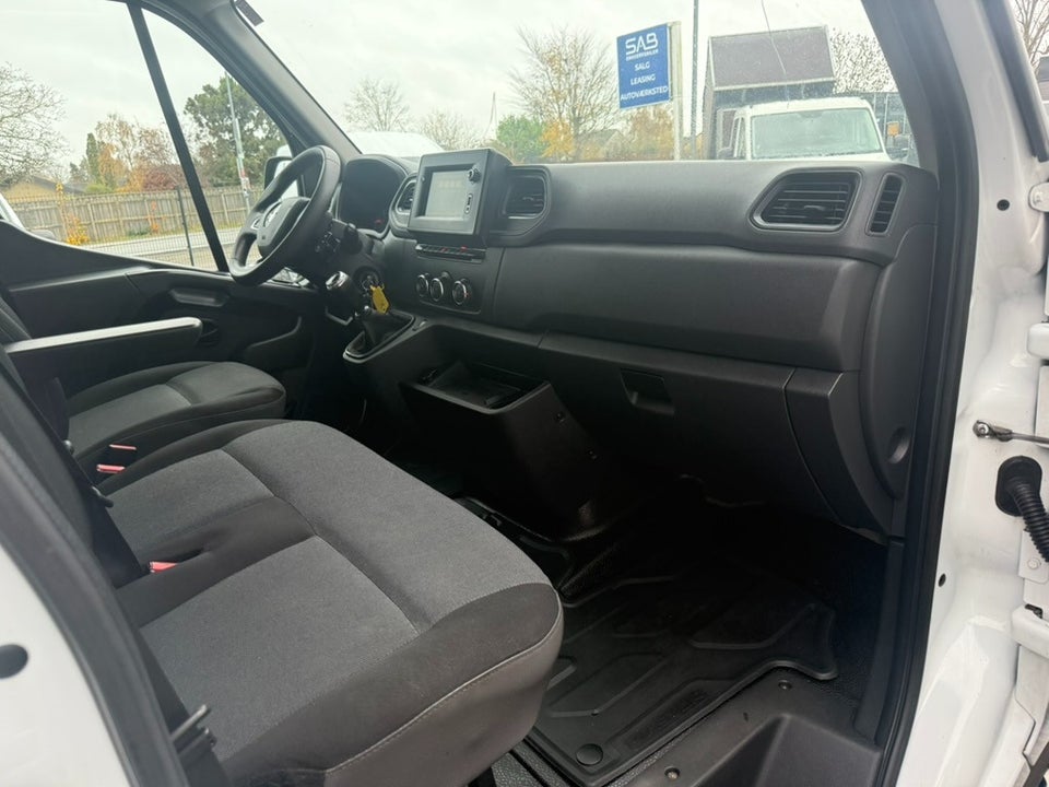 Renault Master IV T33 2,3 dCi 150 L2H2 Kassevogn