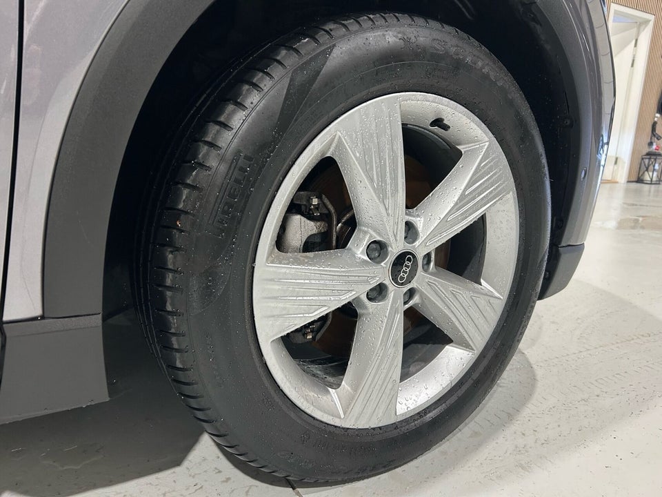 Audi Q4 e-tron 40  5d