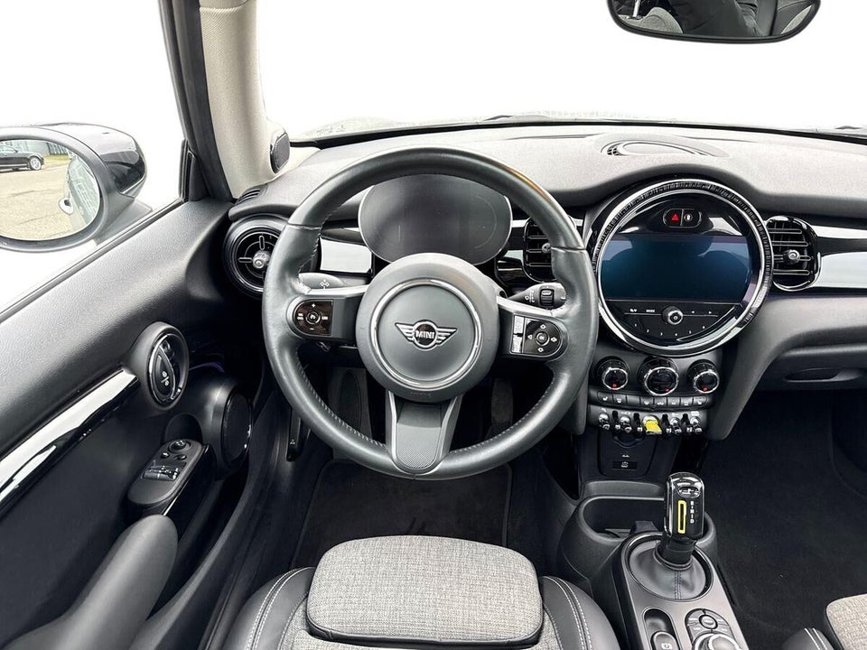 MINI Cooper SE Essential 3d