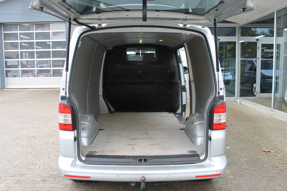 VW Transporter 2,0 TDi 140 Kassevogn lang