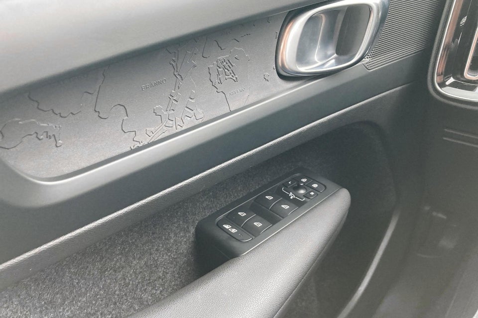 Volvo XC40 ReCharge Twin Core 5d