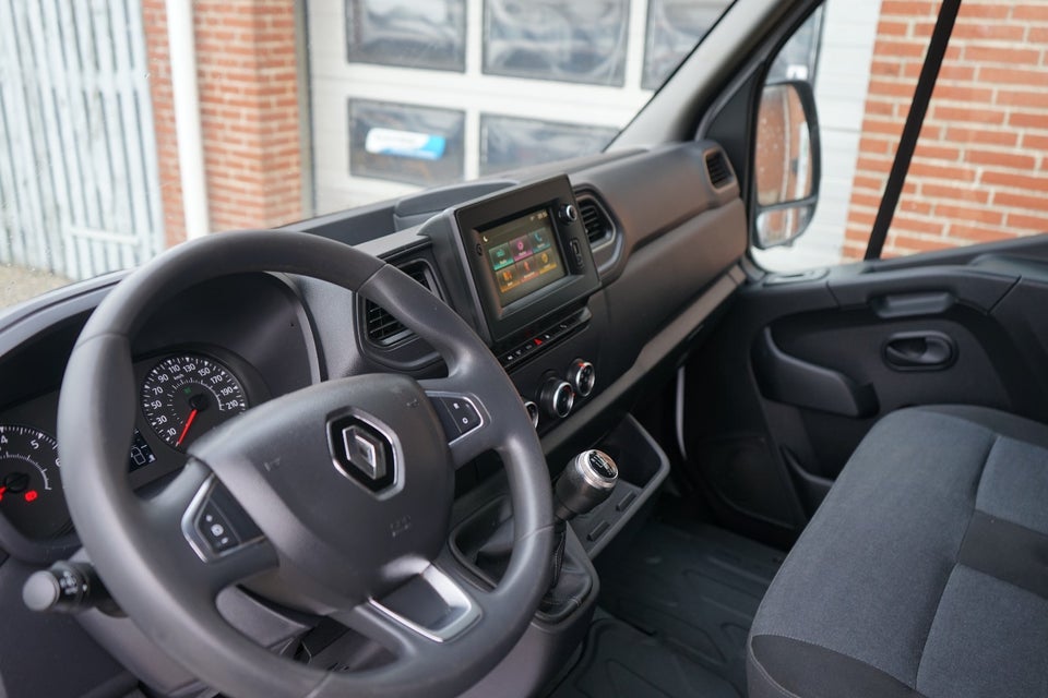 Renault Master IV T35 2,3 dCi 165 L3H2 Kassevogn RWD