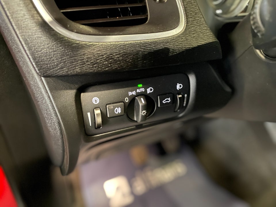 Volvo V40 1,6 D2 115 Kinetic 5d