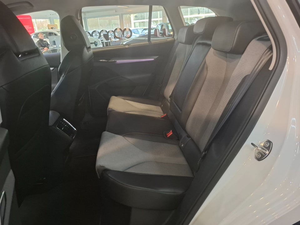 Skoda Enyaq 60 iV Loft 5d