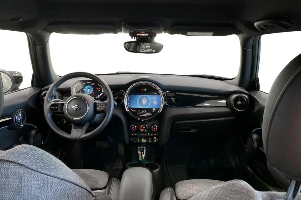 MINI Cooper SE Essential 3d