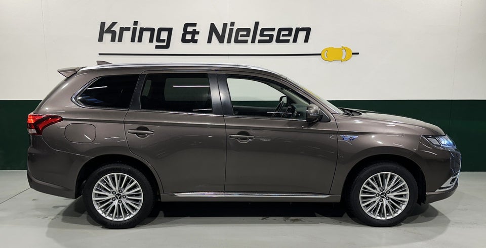 Mitsubishi Outlander 2,4 PHEV Intense CVT 4WD 5d