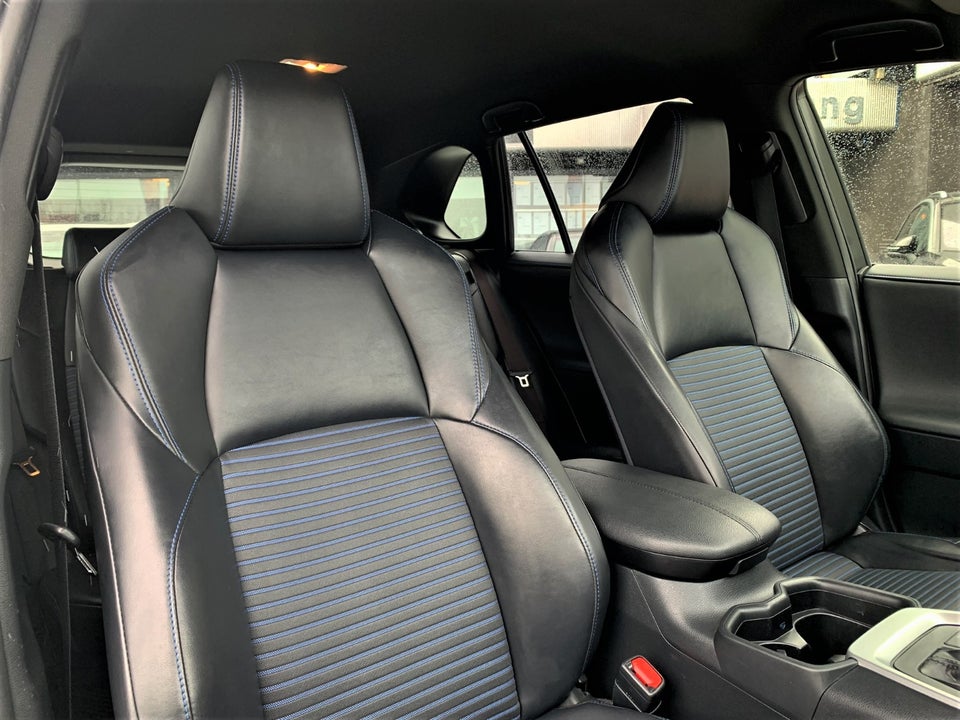 Toyota RAV4 2,5 Hybrid H3 Business MDS 5d
