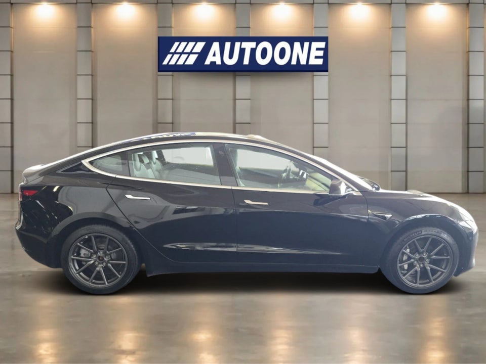 Tesla Model 3 Standard Range+ RWD 4d
