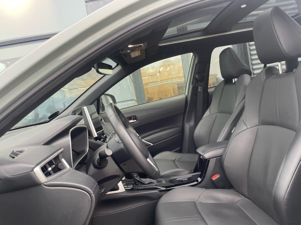 Toyota Corolla Cross 2,0 Hybrid Elegant Luxury CVT 5d