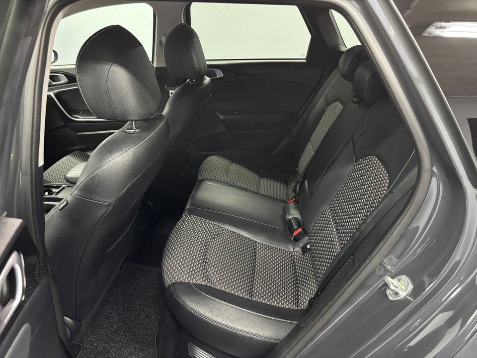 Kia Ceed 1,6 PHEV Upgrade Premium SW DCT 5d