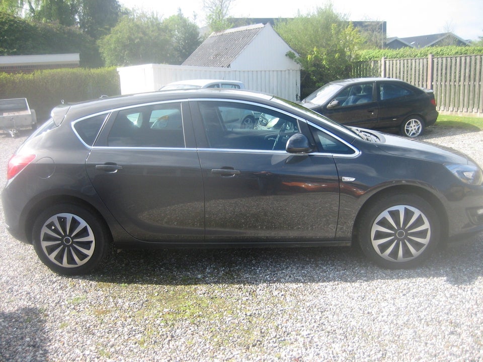 Opel Astra 1,4 T 140 Enjoy 5d