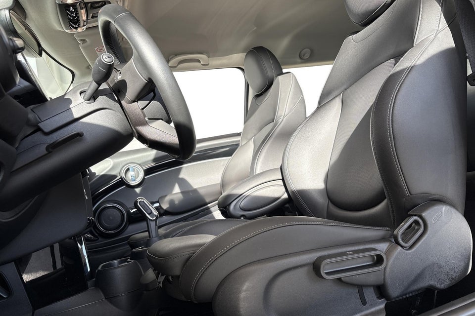 MINI Cooper SE Classic Trim 3d