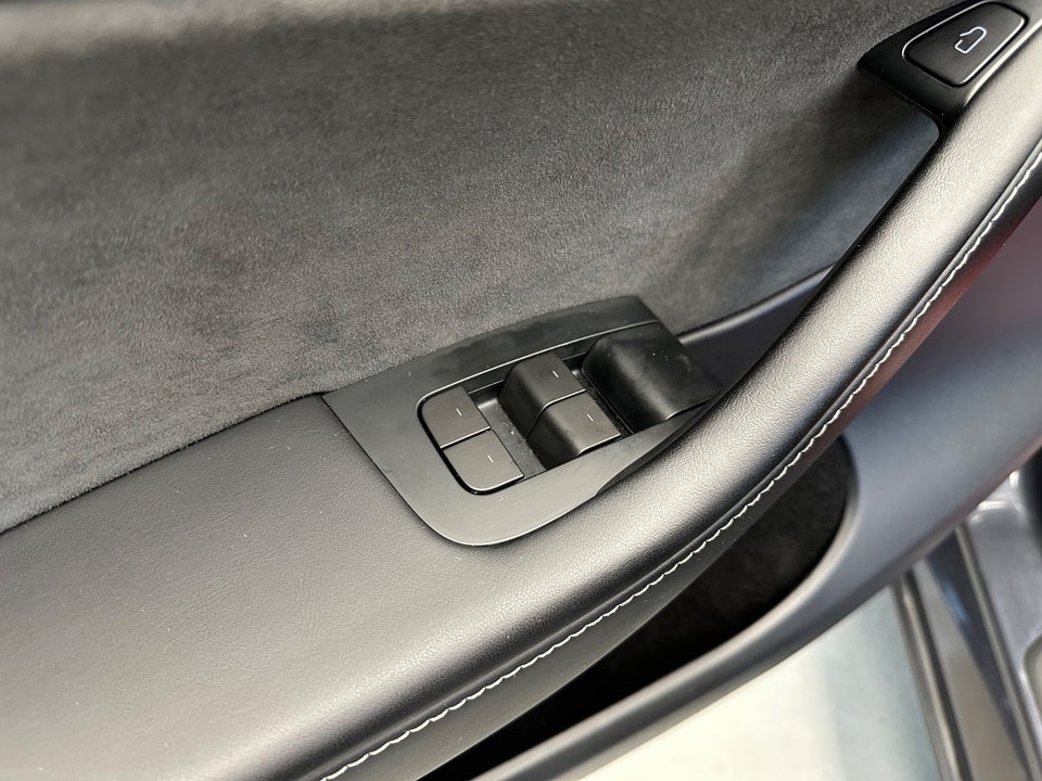 Tesla Model Y RWD 5d