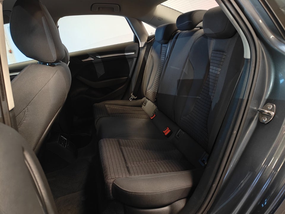 Audi A3 2,0 TDi 150 Ambition S-tr. 4d