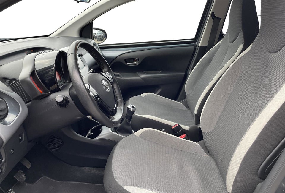 Toyota Aygo 1,0 VVT-i x-press 5d