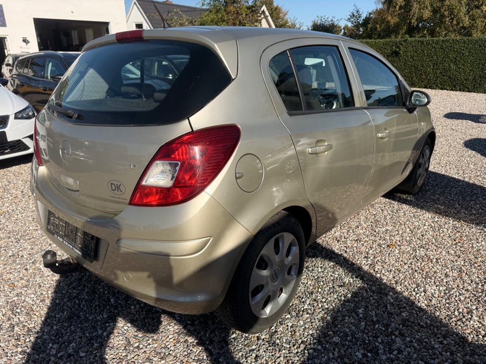 Opel Corsa 1,2 16V Essentia 5d