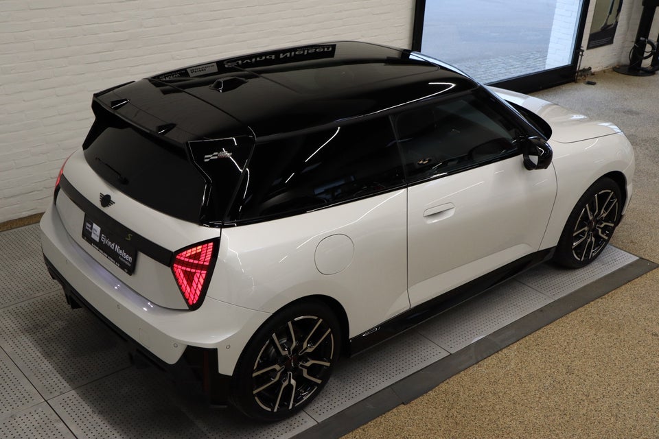 MINI Cooper E JCW Trim XL 3d