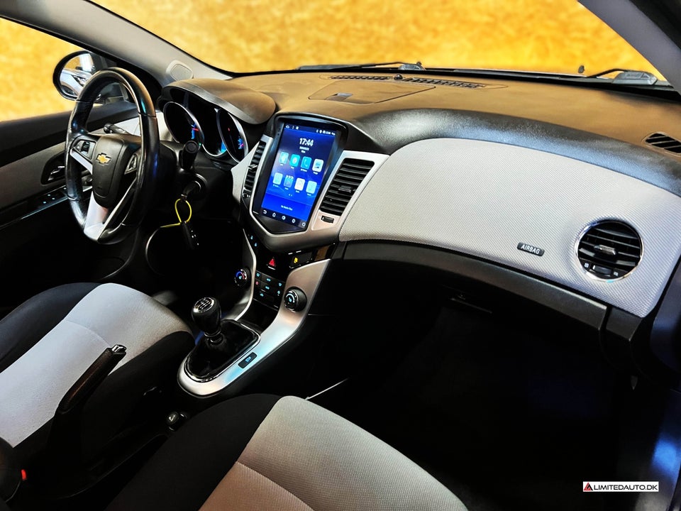 Chevrolet Cruze 2,0 VCDi 163 LS 4d