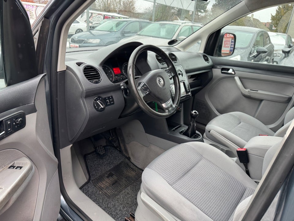 VW Caddy 1,6 Life 7prs 5d