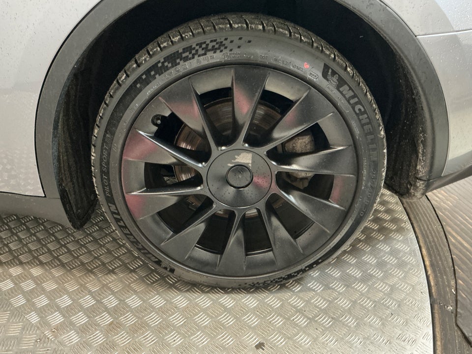 Tesla Model Y Long Range RWD 5d