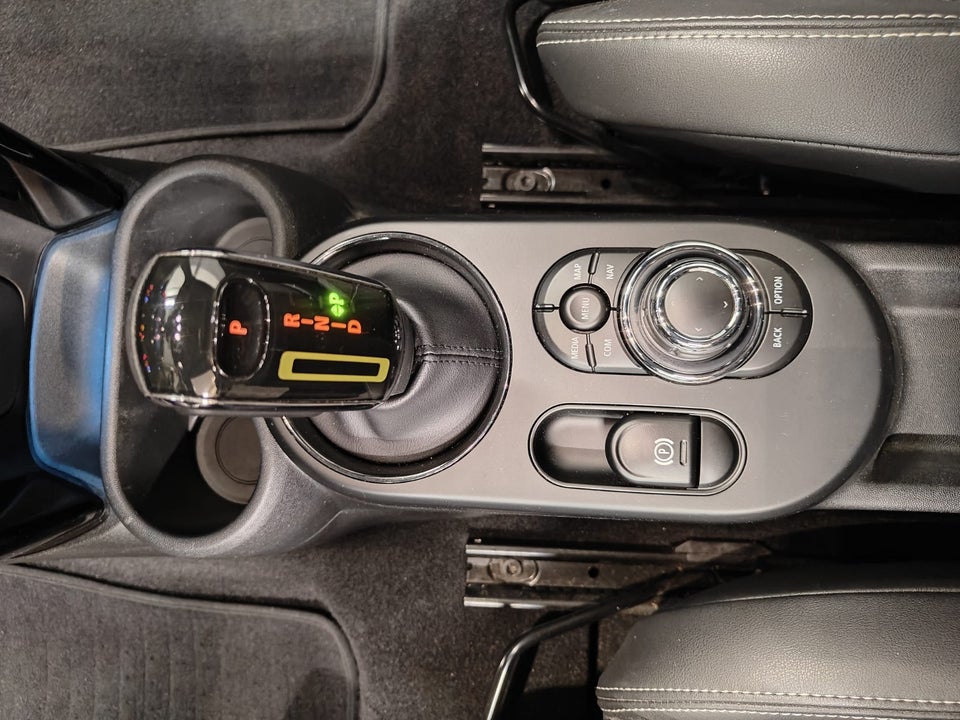 MINI Cooper SE Essential 3d