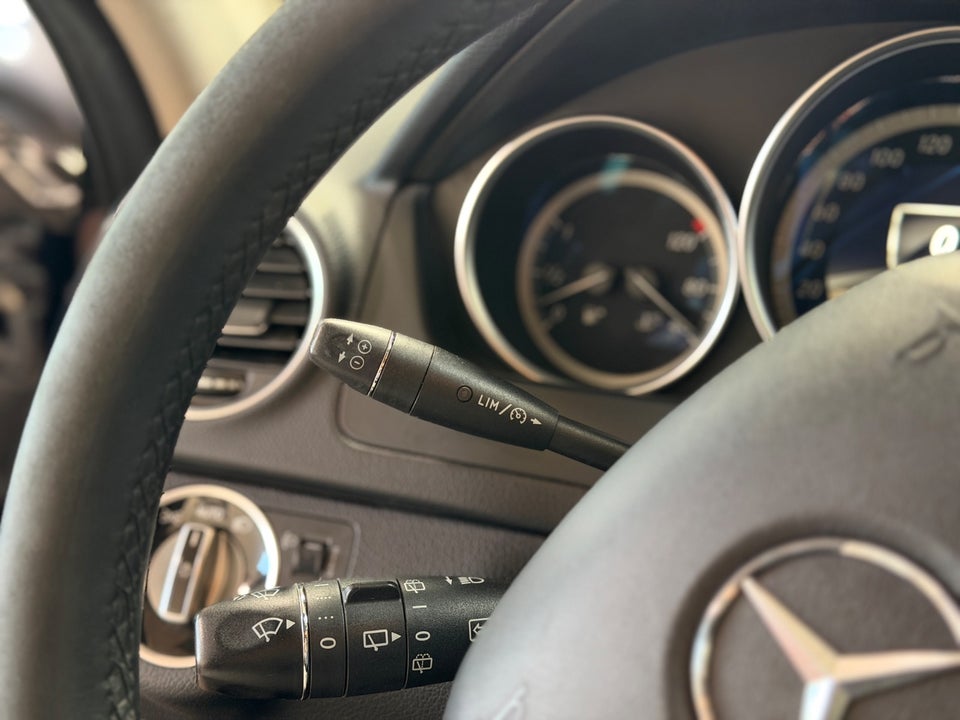 Mercedes C200 2,2 CDi Avantgarde stc. BE 5d
