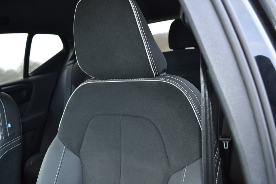 Volvo XC40 ReCharge Extended Range Plus 5d