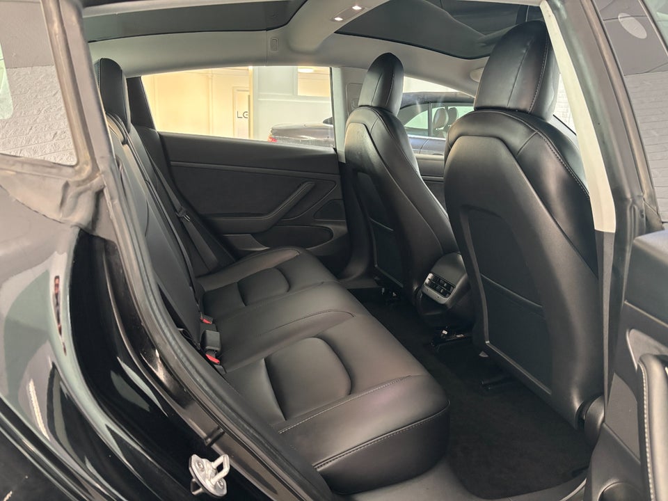 Tesla Model 3 Standard Range+ RWD 4d