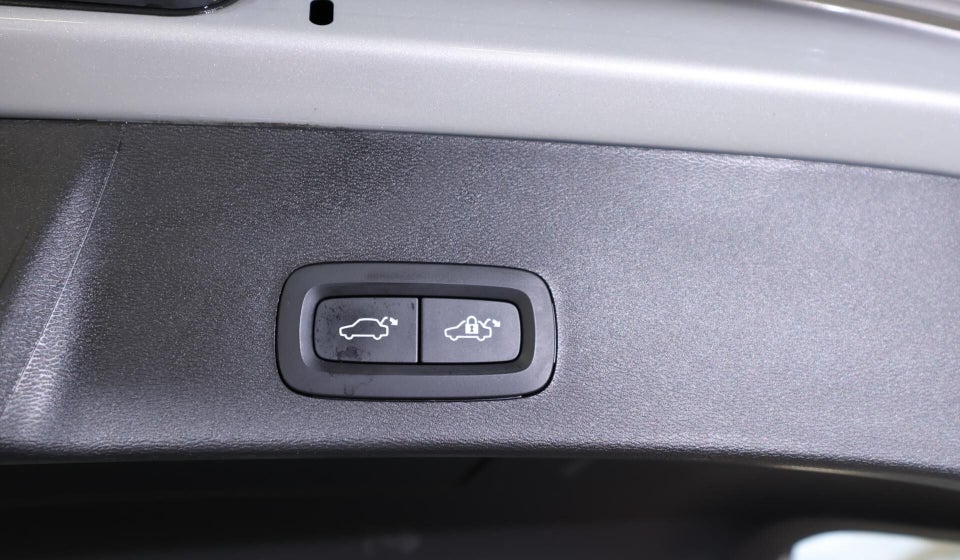 Volvo XC40 ReCharge Extended Range Plus 5d