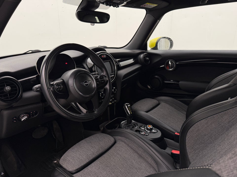 MINI Cooper SE Essential 3d
