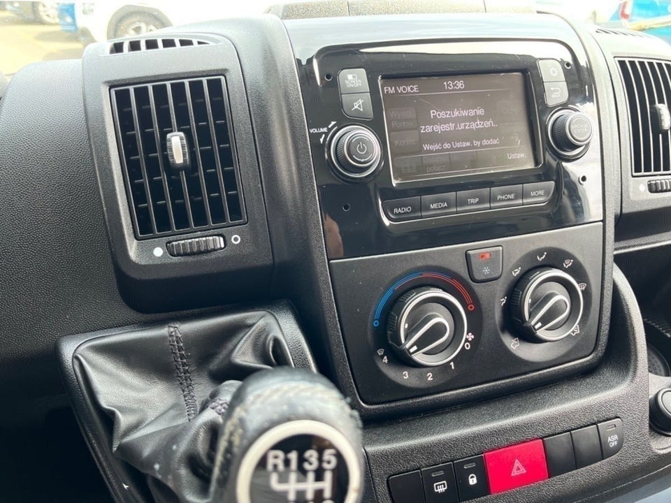 Peugeot Boxer 333 2,2 BlueHDi 140 L3H2 Premium