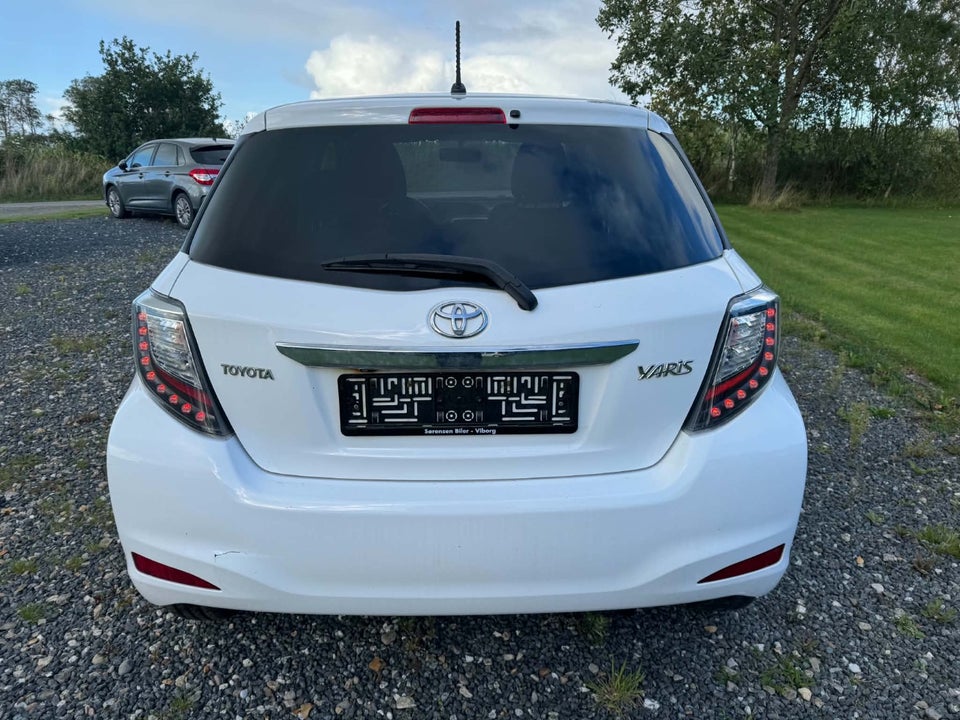Toyota Yaris 1,0 VVT-i T2 5d