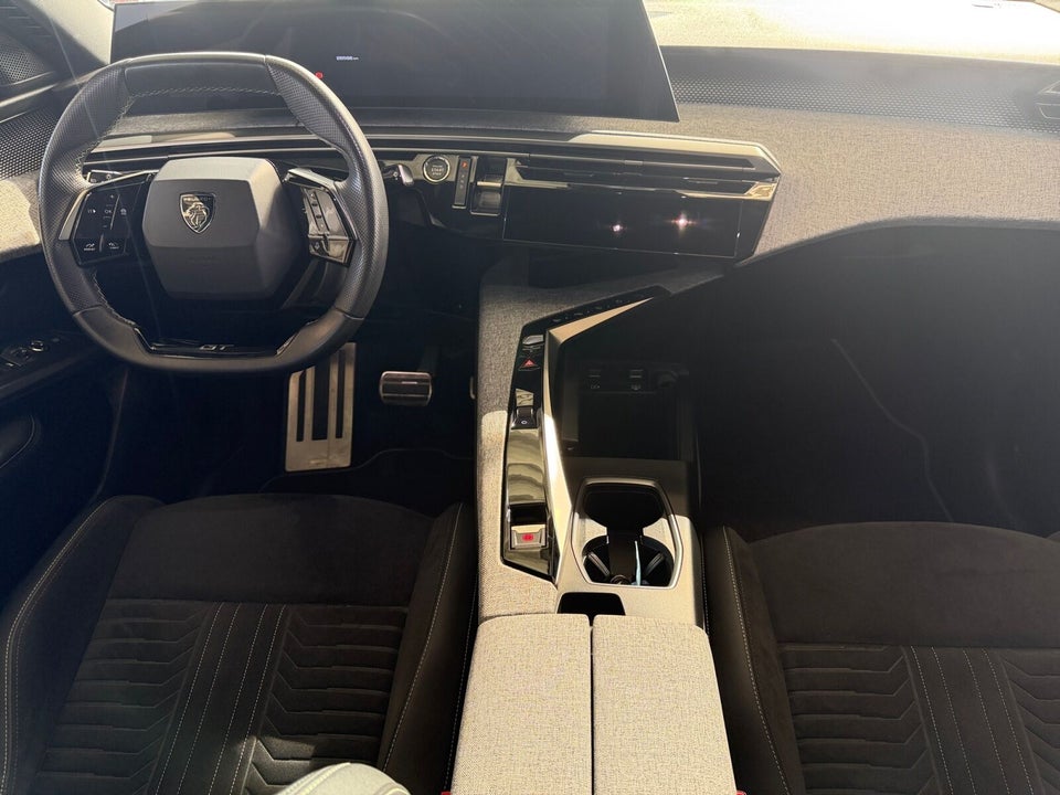 Peugeot e-3008 77 GT Pack 5d