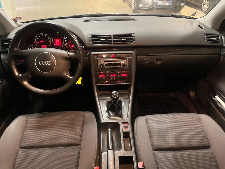 Audi A4 2,4 V6 4d