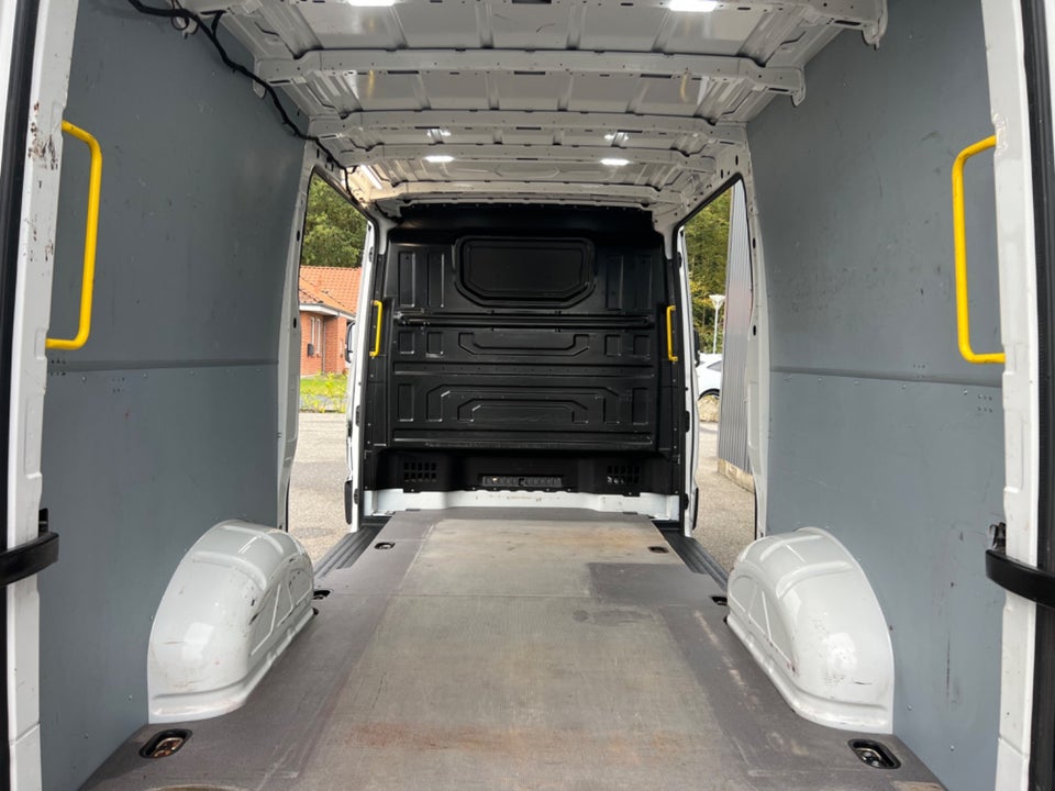 VW Crafter 35 2,0 TDi 140 Kassevogn L3H2