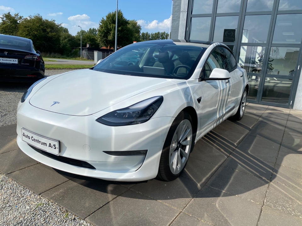 Tesla Model 3 Long Range AWD 4d