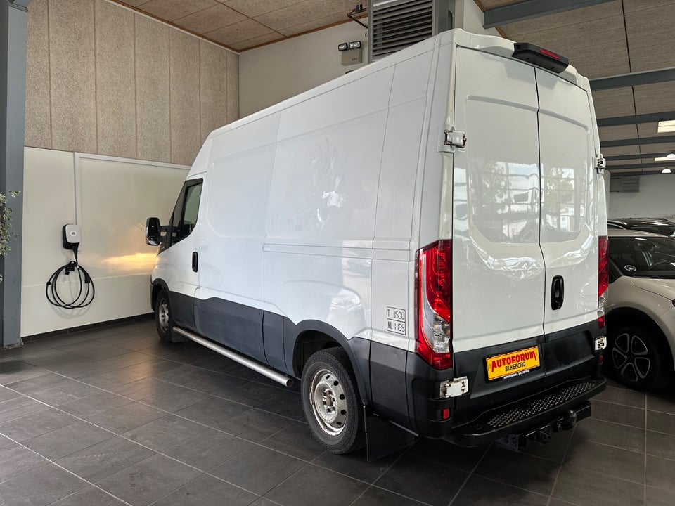 Iveco Daily 2,3 35S15 10,8m³ Van