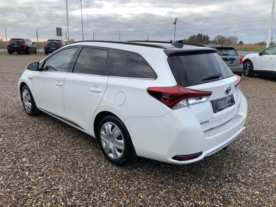 Toyota Auris 1,8 Hybrid Selected Touring Sports CVT 5d